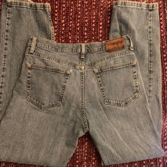 mens regular fit wrangler blue jeans
labeled size 30x32 - Picture 1 of 2